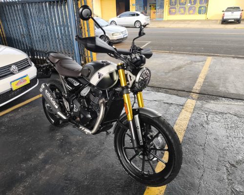 Moto Triumph 02